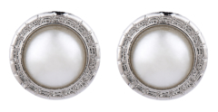 Clip On Earrings - Wonda - silver stud earring with a central pearl