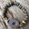 Bracelet with grey agate beads and grey druzy quartz stone – Jacey
